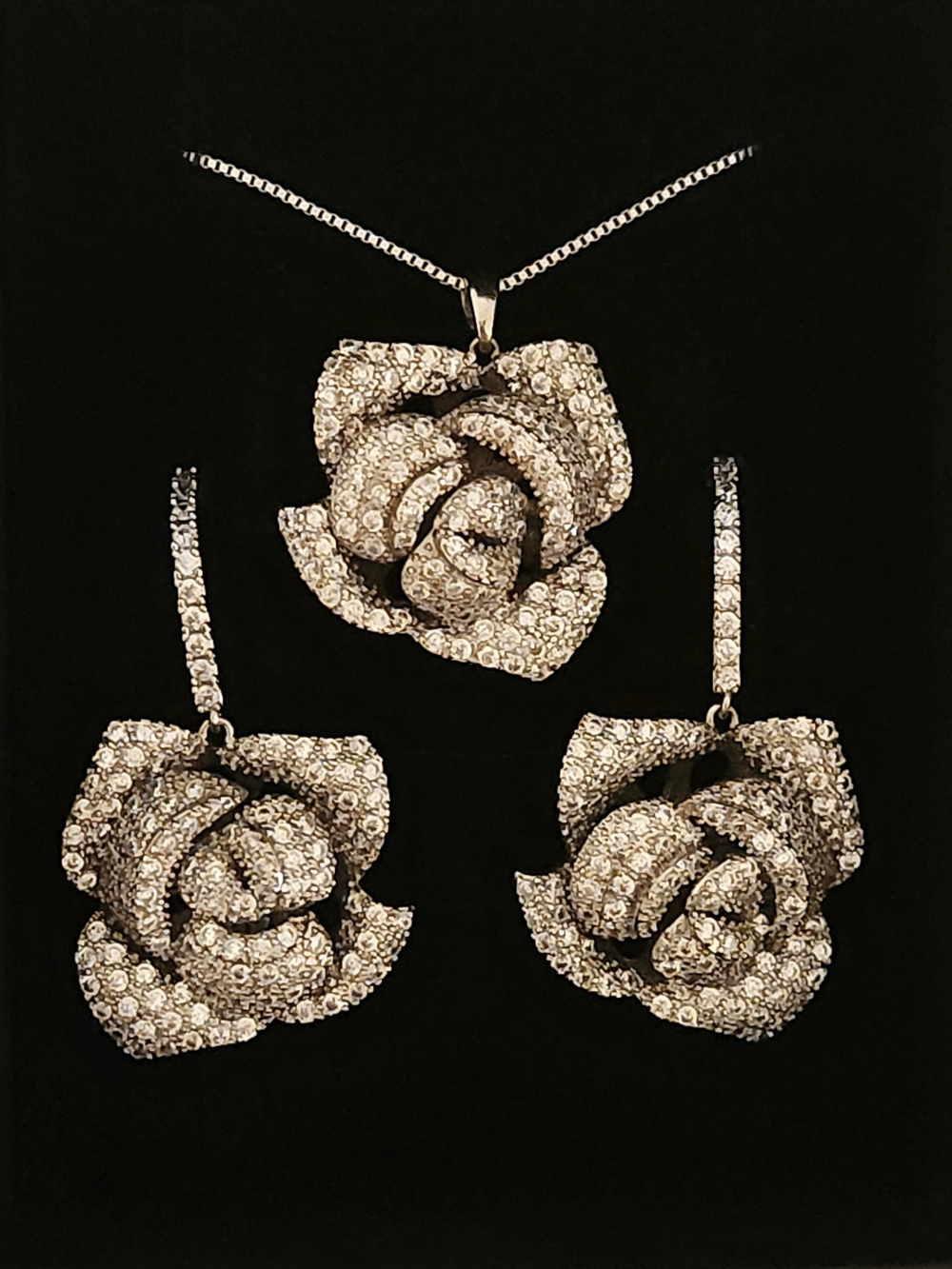 18K White Gold Plated Rose Shaped Jewelry Set With Swarovski Crystals
